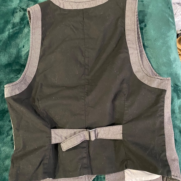 Men's Vest - Picture 3 of 3